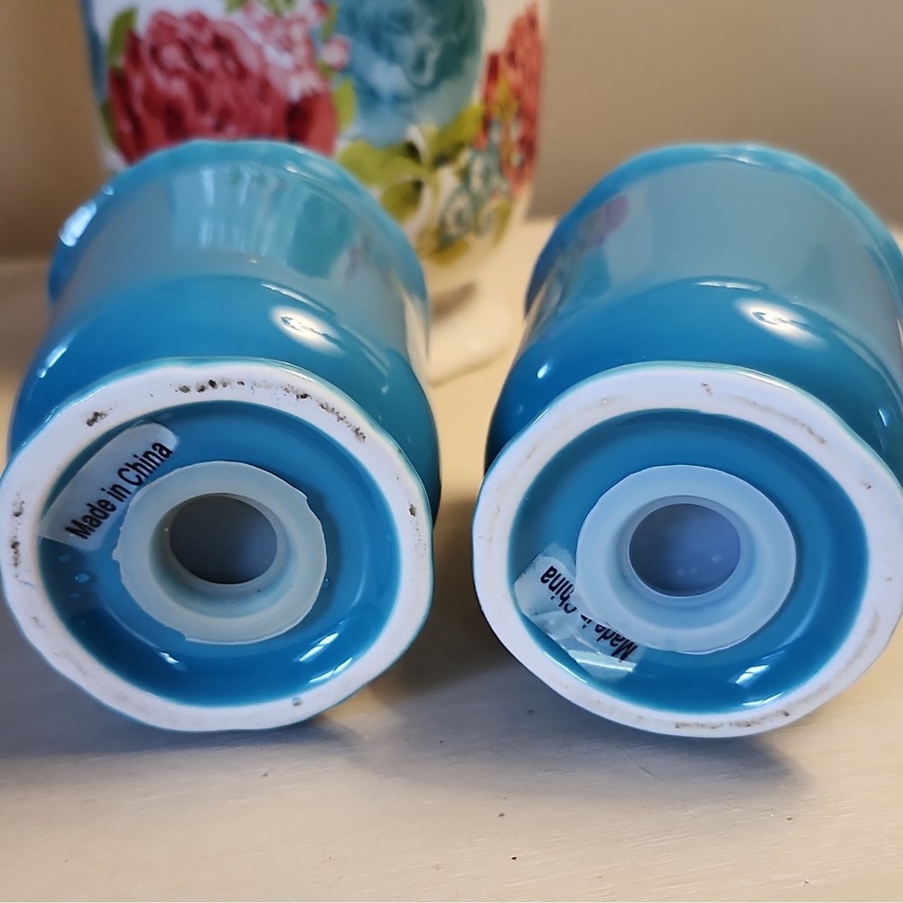 The Pioneer Woman Sugar Bowl and Salt & Pepper shaker set . EUC - Picture 6 of 7